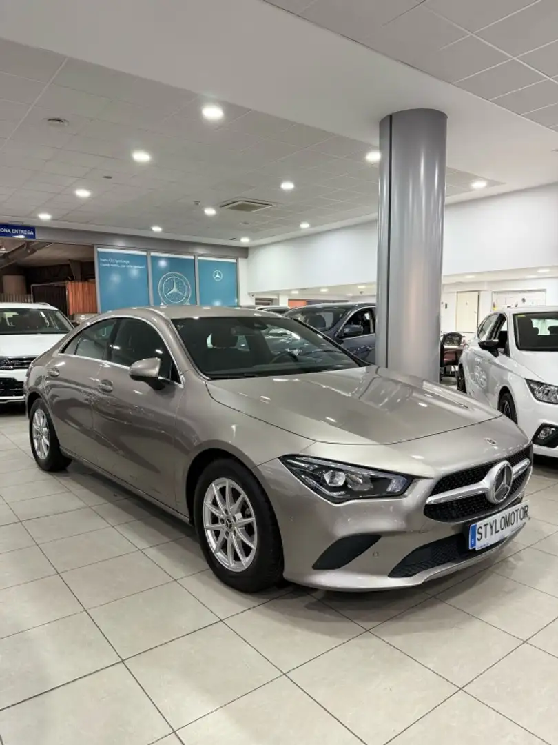 Mercedes-Benz CLA 180 d Business Line Gris - 1