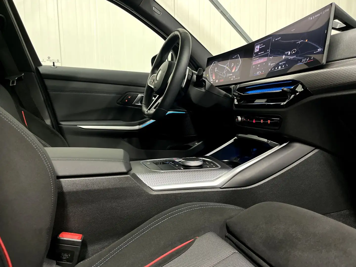 BMW 320 i M Sport *HuD*SD*ACC*360*LED+* Grau - 2