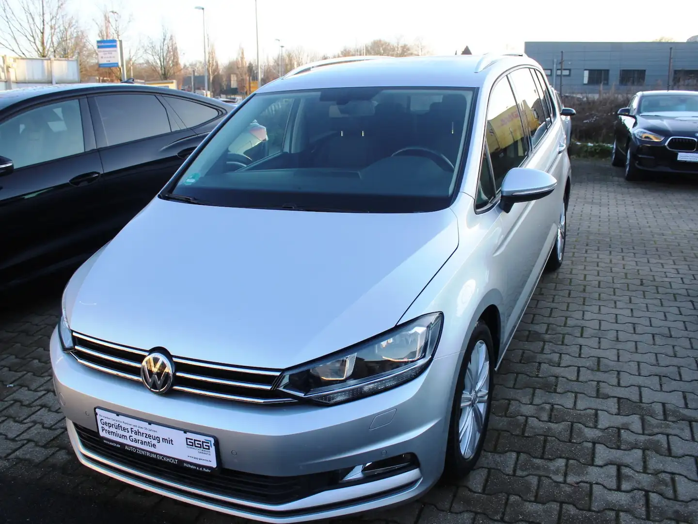 Volkswagen Touran 1,4 TSI DSG Allwetter AHK PDC ACC 7 Sitze Argent - 1