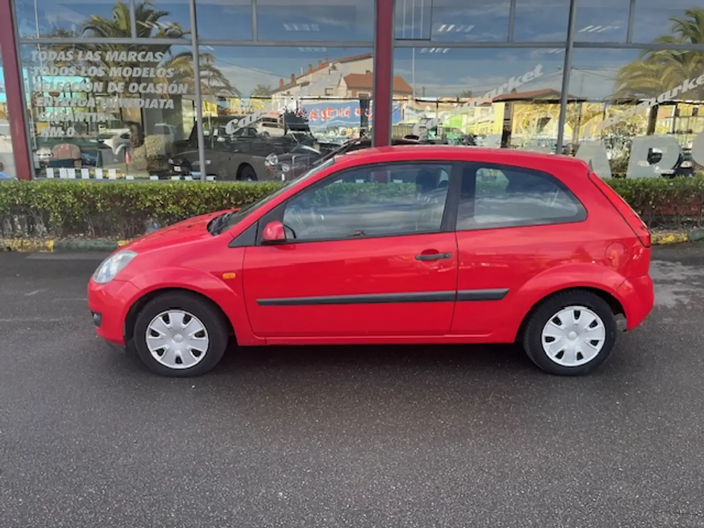 Ford Fiesta 1.4TDCI Ambiente Rouge - 2