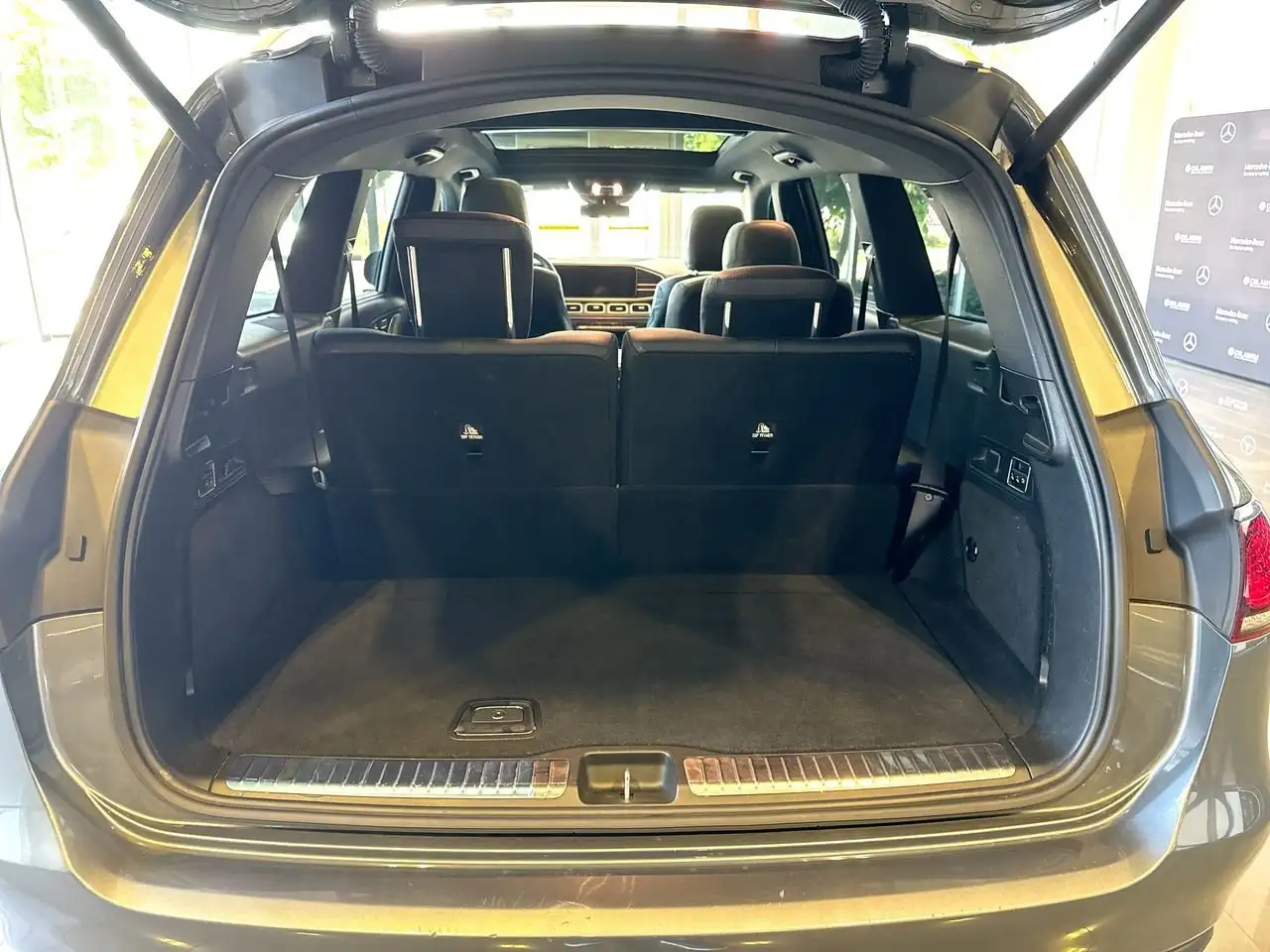 Mercedes-Benz GLS снимка Mercedes-Benz GLS