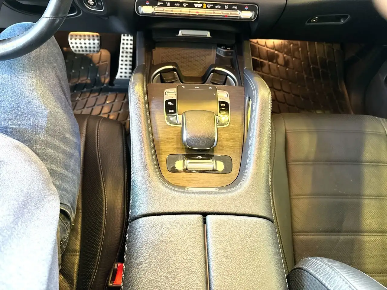 Mercedes-Benz GLS снимка Mercedes-Benz GLS