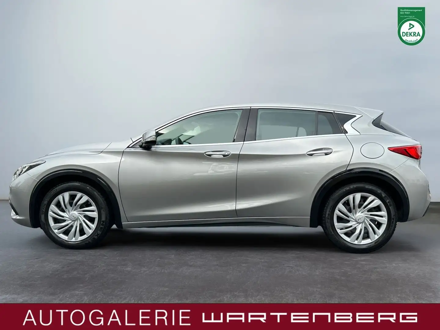 Infiniti Q30 1.5d Lim.//BI-XENON//KLIMA//CAM//BT// Сірий - 2