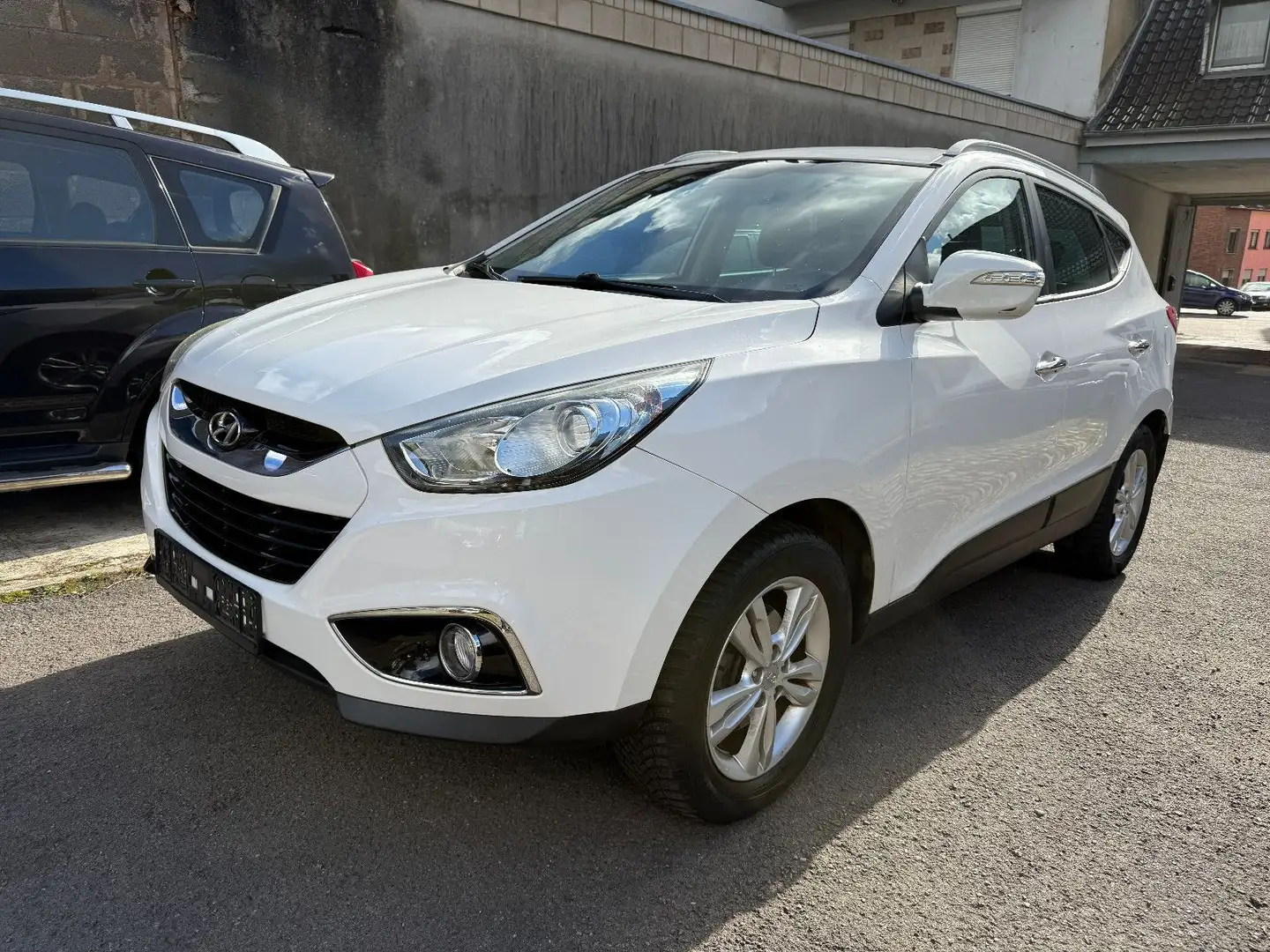 Hyundai iX35 Style 2WD *SitzHz/Leder/Navi/Kamera* Weiß - 1