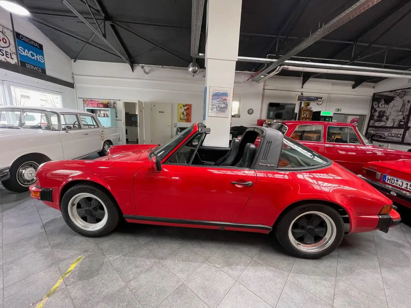 Porsche 911 Targa 3.0SC Rouge - 1