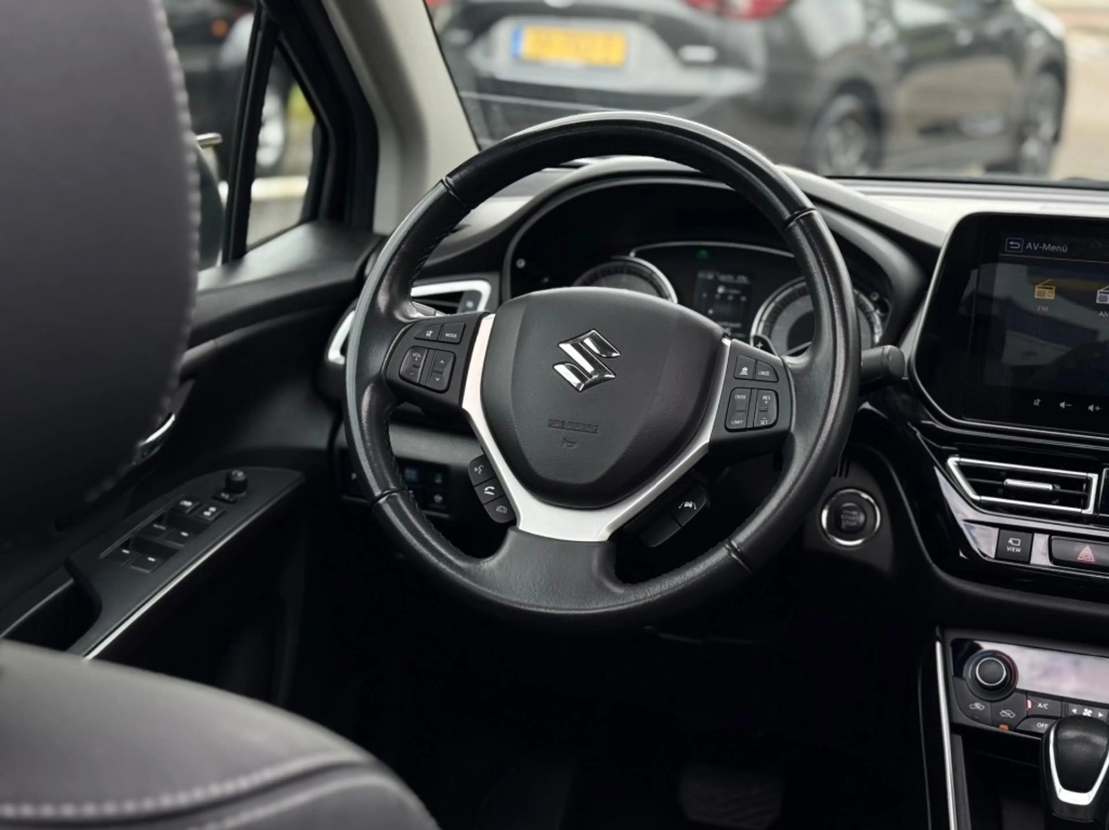 Suzuki SX4 S-Cross 1.5 HYBRID STYLE A/T PANO CARPLAY 360 CAMERA ADD. — photo 11