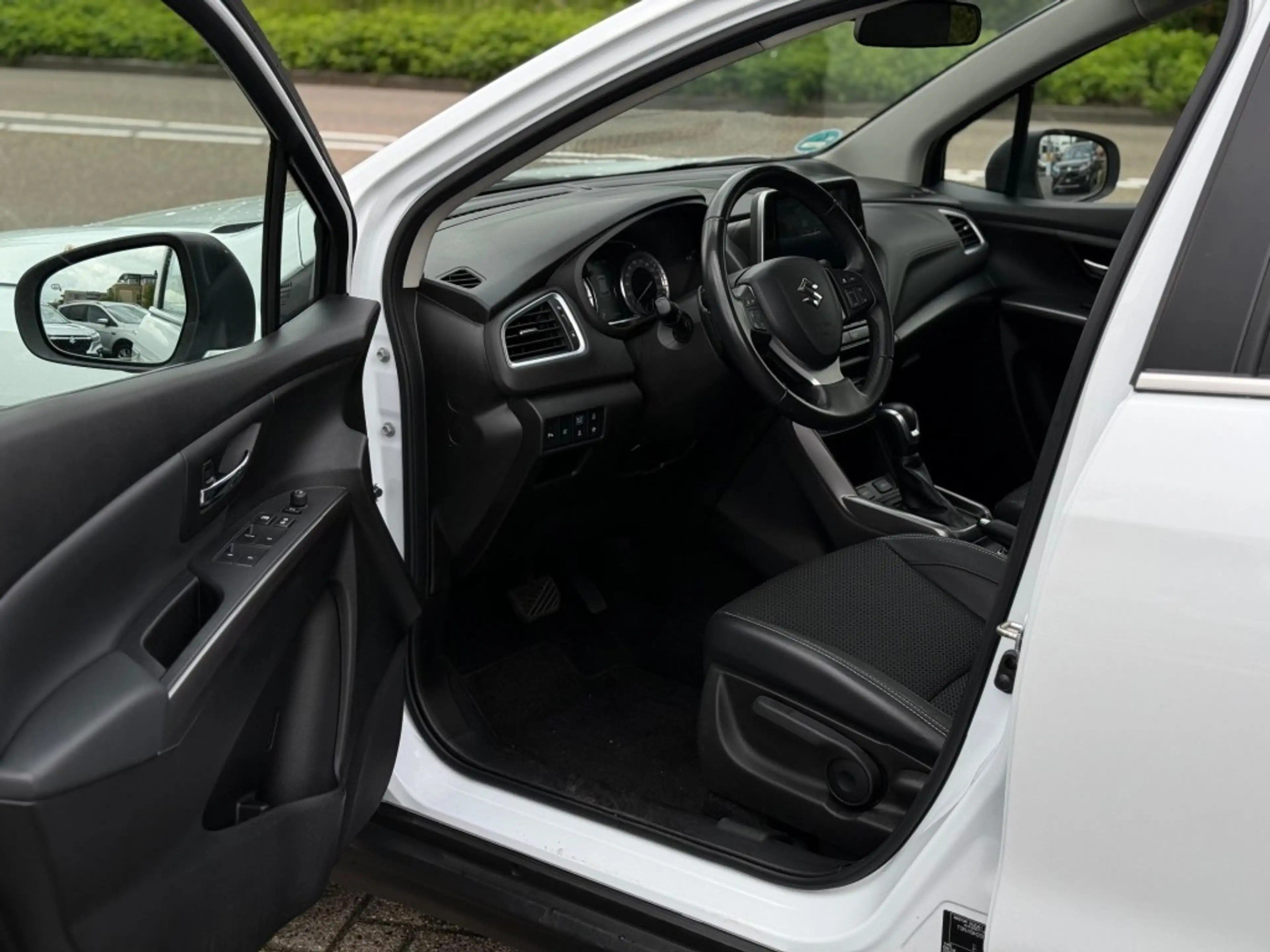 Suzuki SX4 S-Cross 1.5 HYBRID STYLE A/T PANO CARPLAY 360 CAMERA ADD. — photo 8
