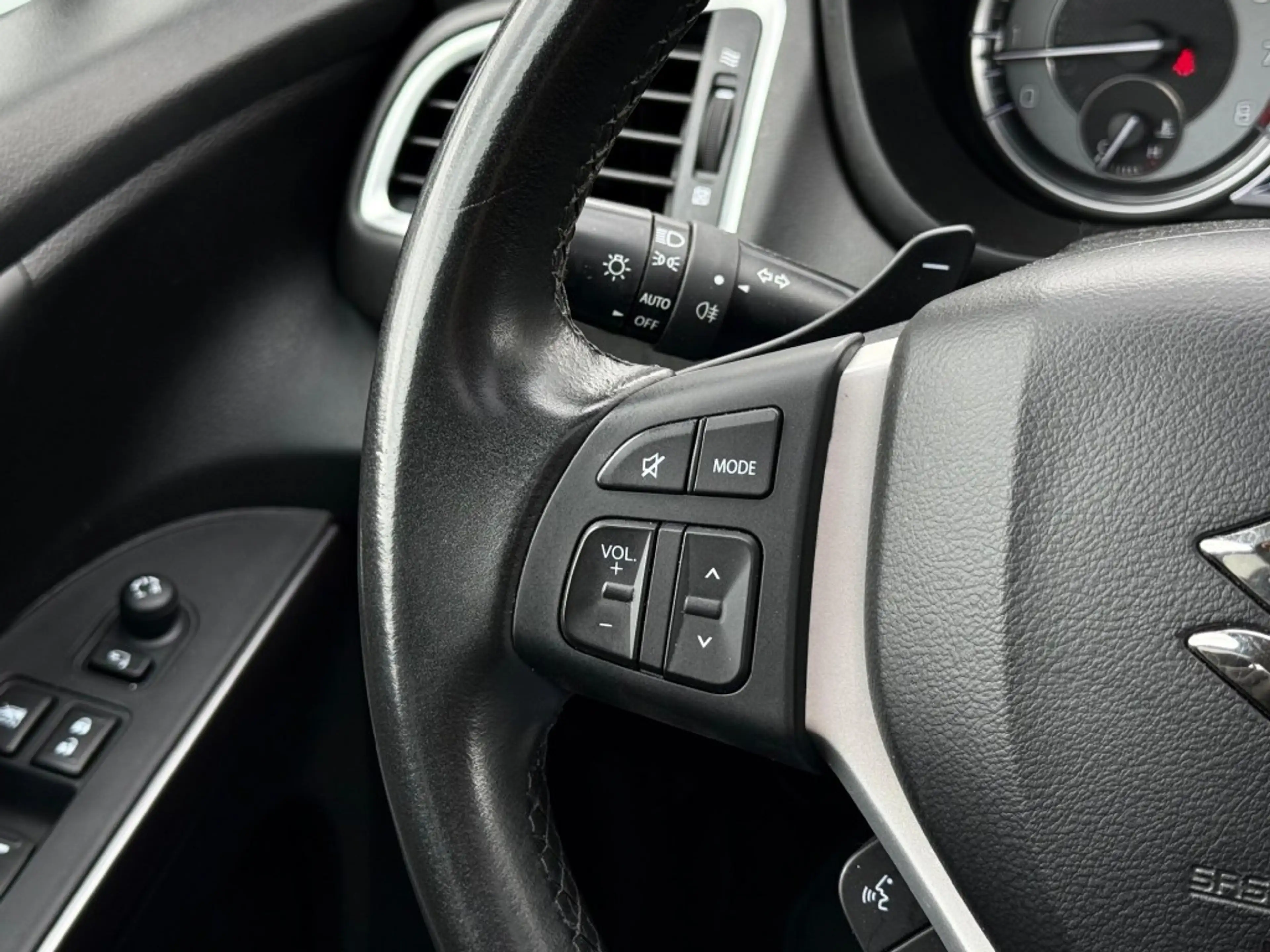 Suzuki SX4 S-Cross 1.5 HYBRID STYLE A/T PANO CARPLAY 360 CAMERA ADD. — photo 13