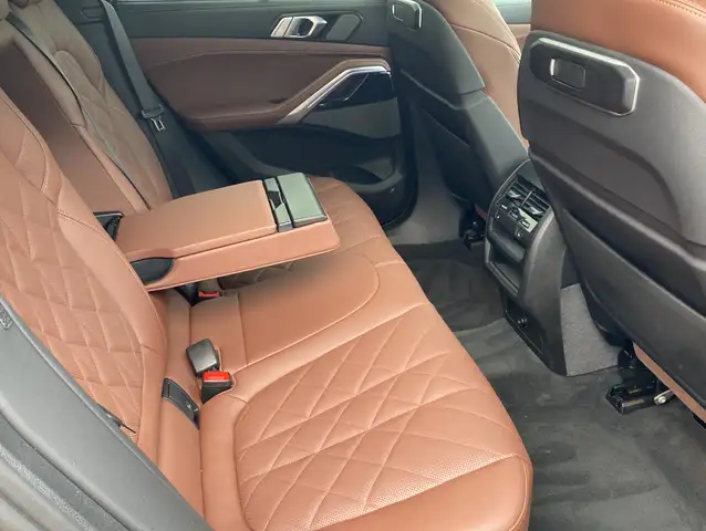 BMW X6 view 12