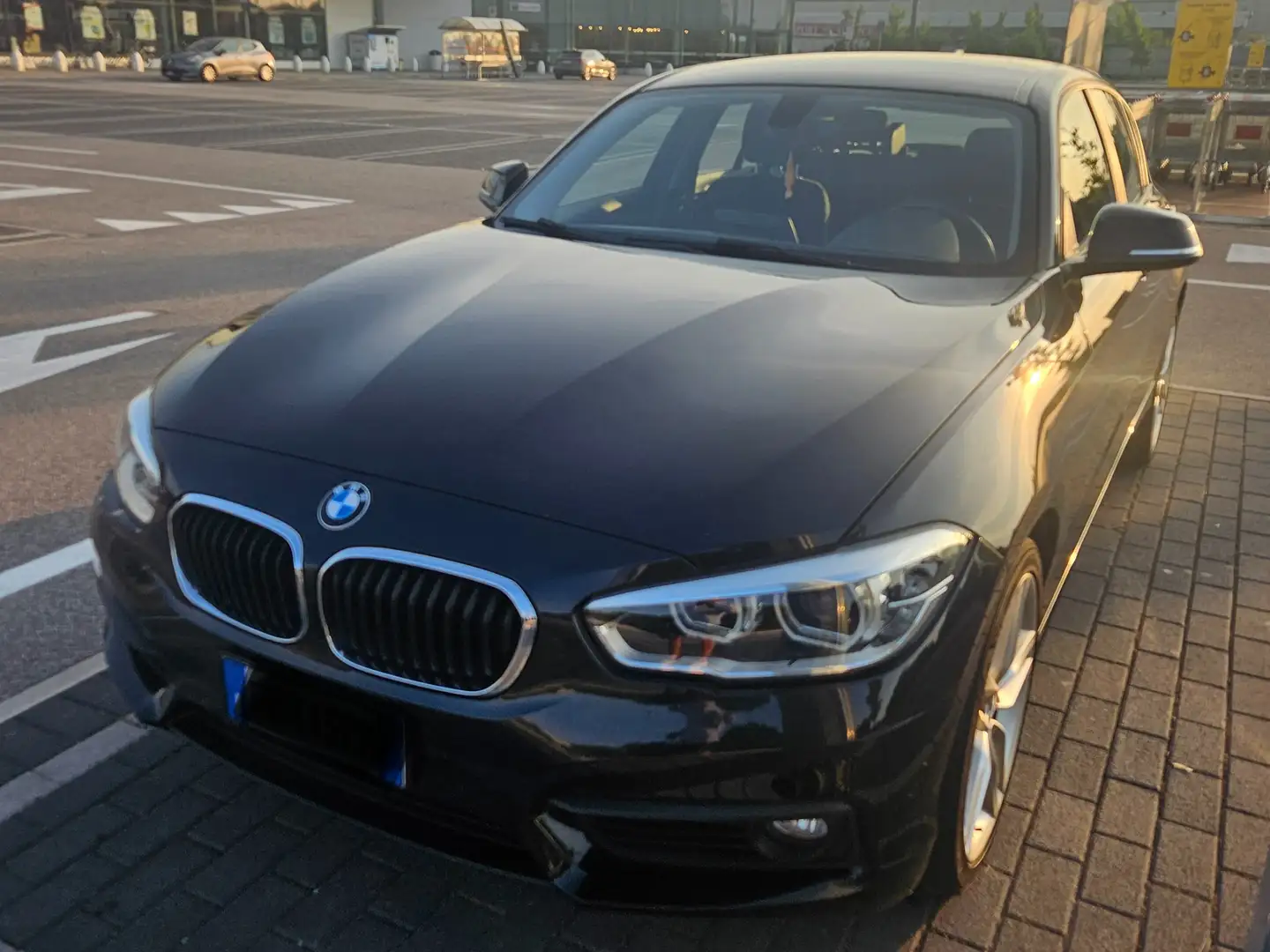BMW 118 118d Urban 5p Nero - 1