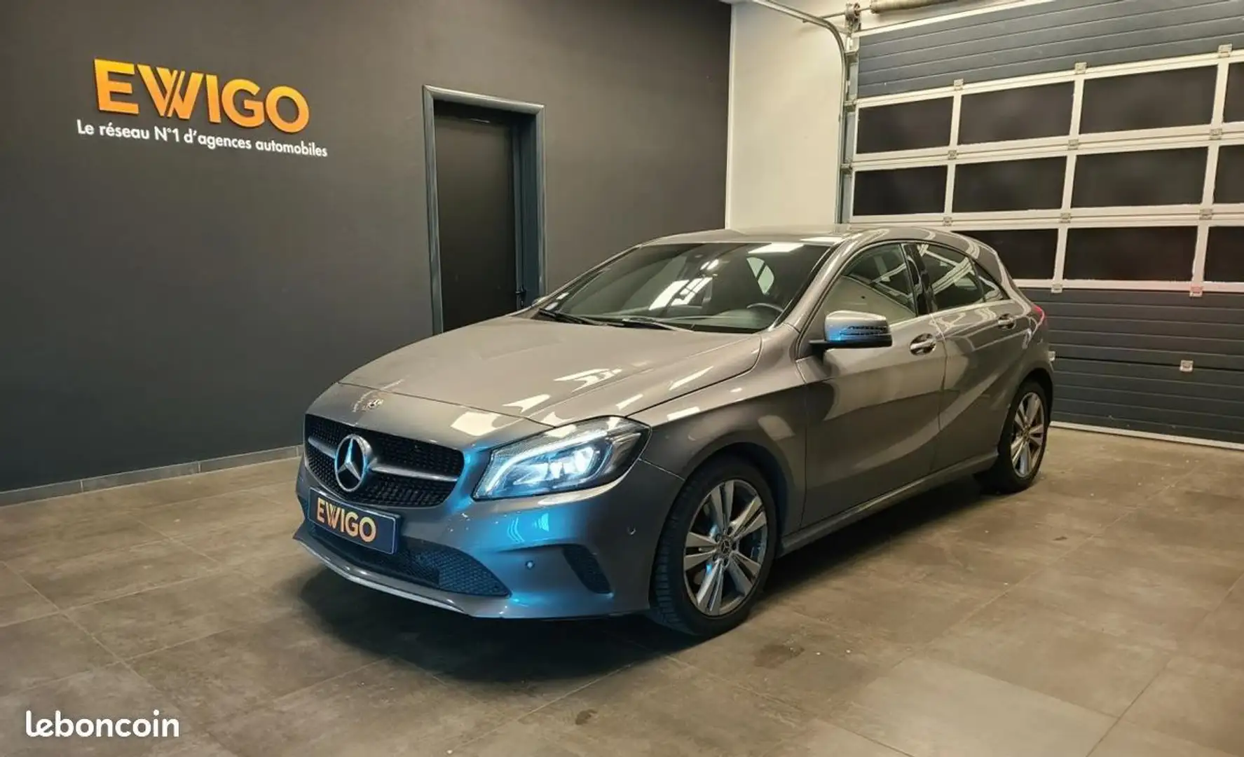 Mercedes-Benz A 180 Mercedes 1.6 180 122ch INSPIRATION Grijs - 1