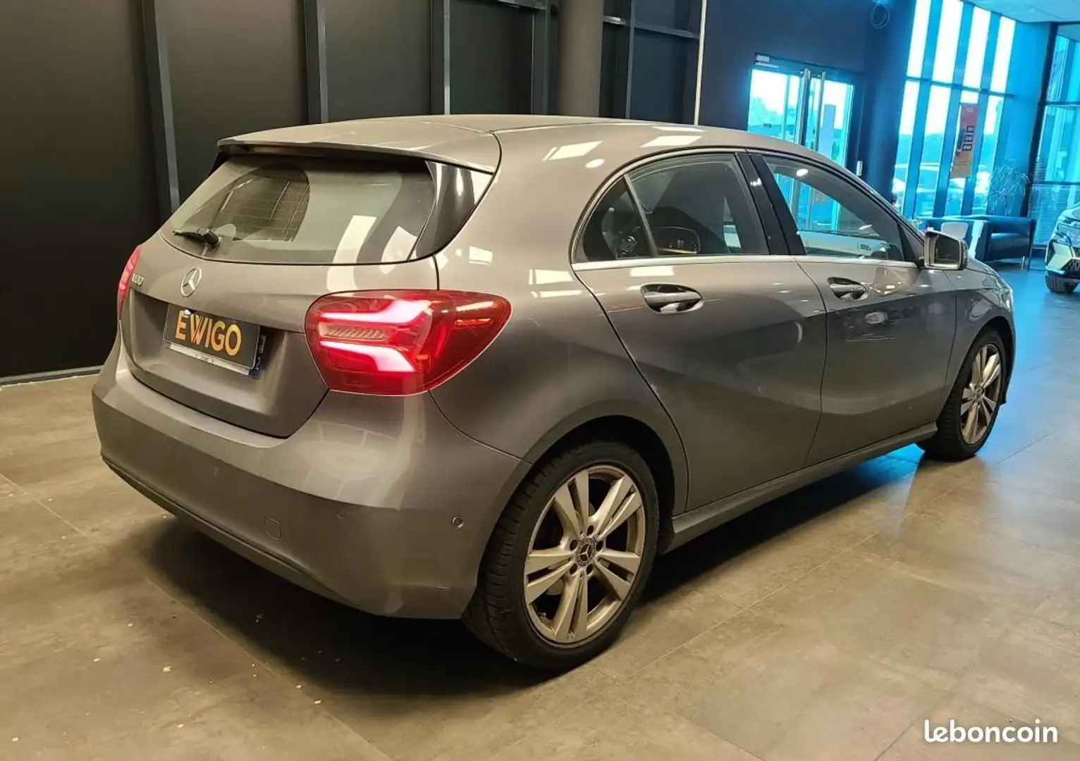 Mercedes-Benz A 180 Mercedes 1.6 180 122ch INSPIRATION Grijs - 2