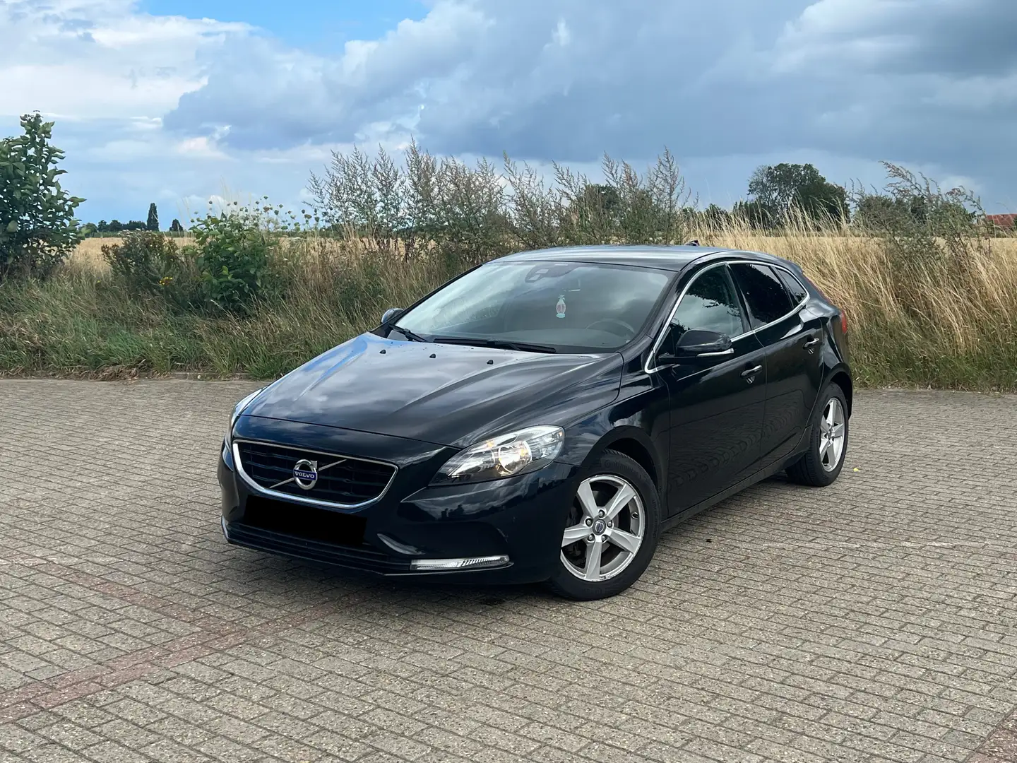 Volvo V40 D2 Momentum Negru - 1