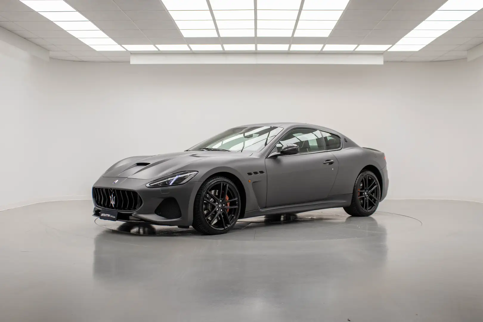Maserati GranTurismo 4.7 V8 MC Grijs - 1