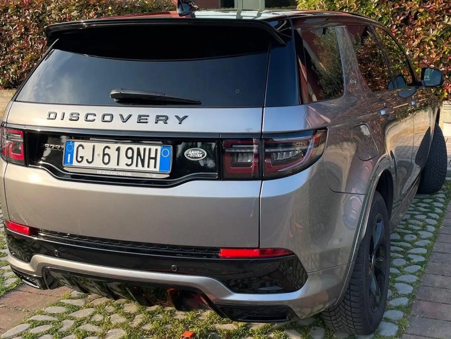 Land Rover Discovery Sport 2.0D 204 CV AWD R-DYNAMIC S Grigio - 2