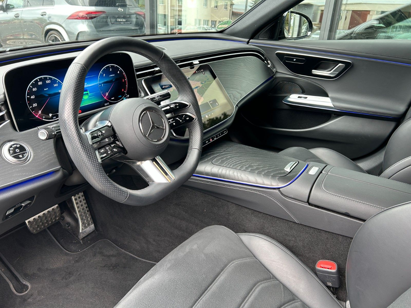 Mercedes-Benz E 220 d AMG,WINTER,NIGHT,LED,DISTRONIC — photo 11