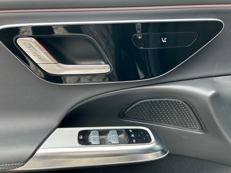 Mercedes-Benz E 220 d AMG,WINTER,NIGHT,LED,DISTRONIC — photo 10