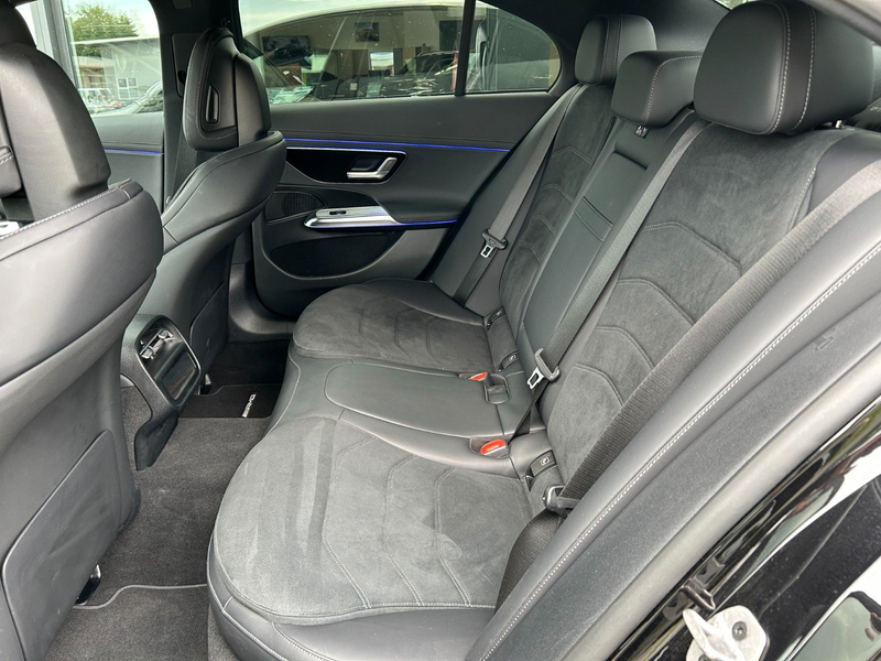 Mercedes-Benz E 220 d AMG,WINTER,NIGHT,LED,DISTRONIC — photo 13