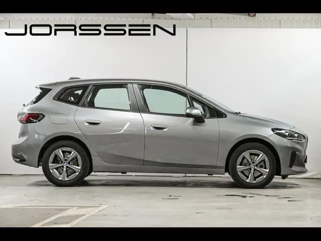 BMW 2 Series view 2