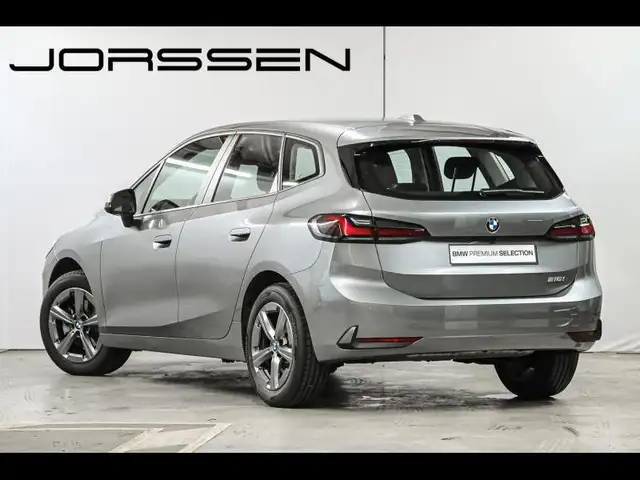 BMW 2 Series view 4