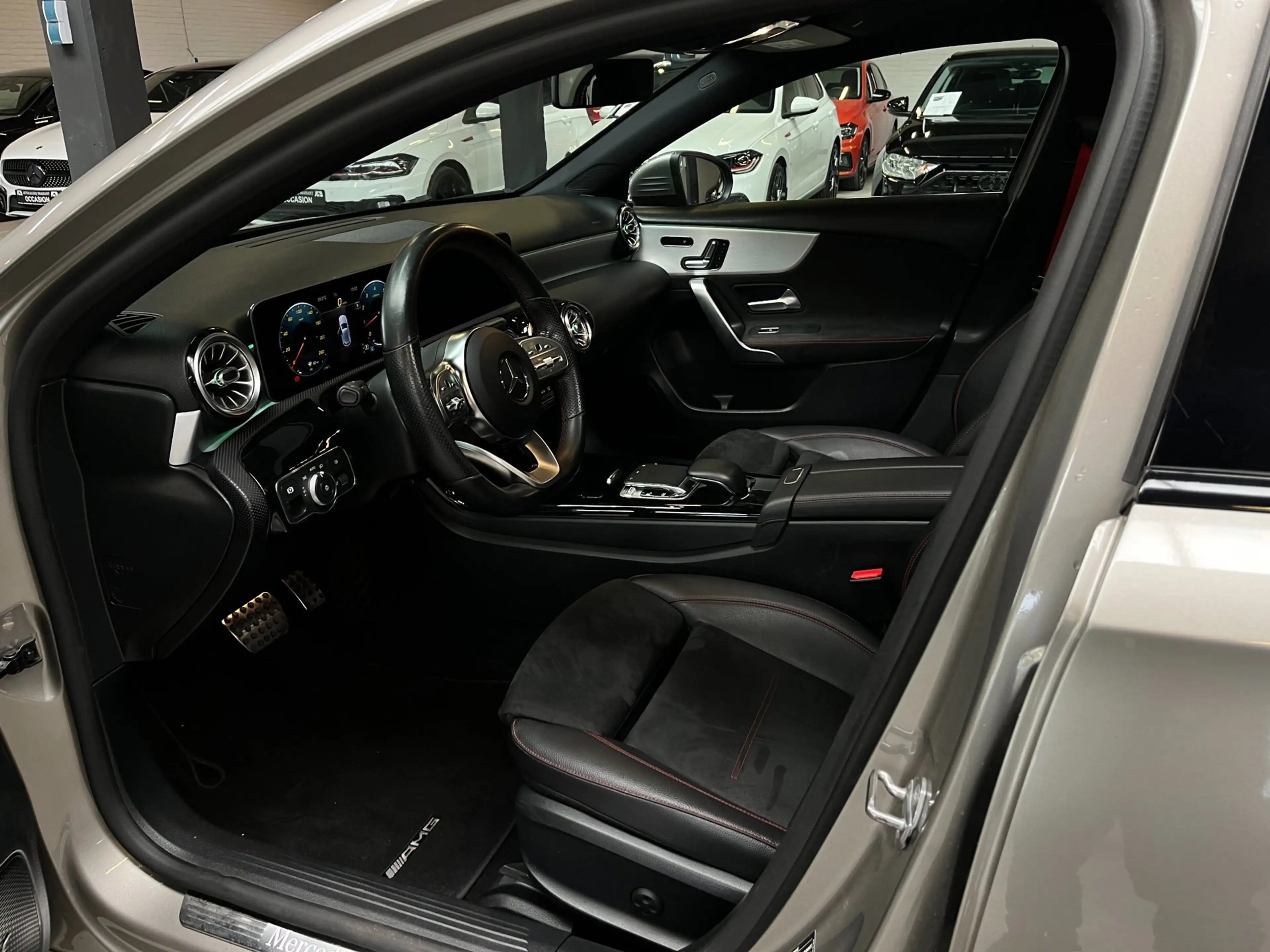Mercedes-Benz A 220 Launch Edition Premium Plus Burmester/Pano/Carplay — photo 9