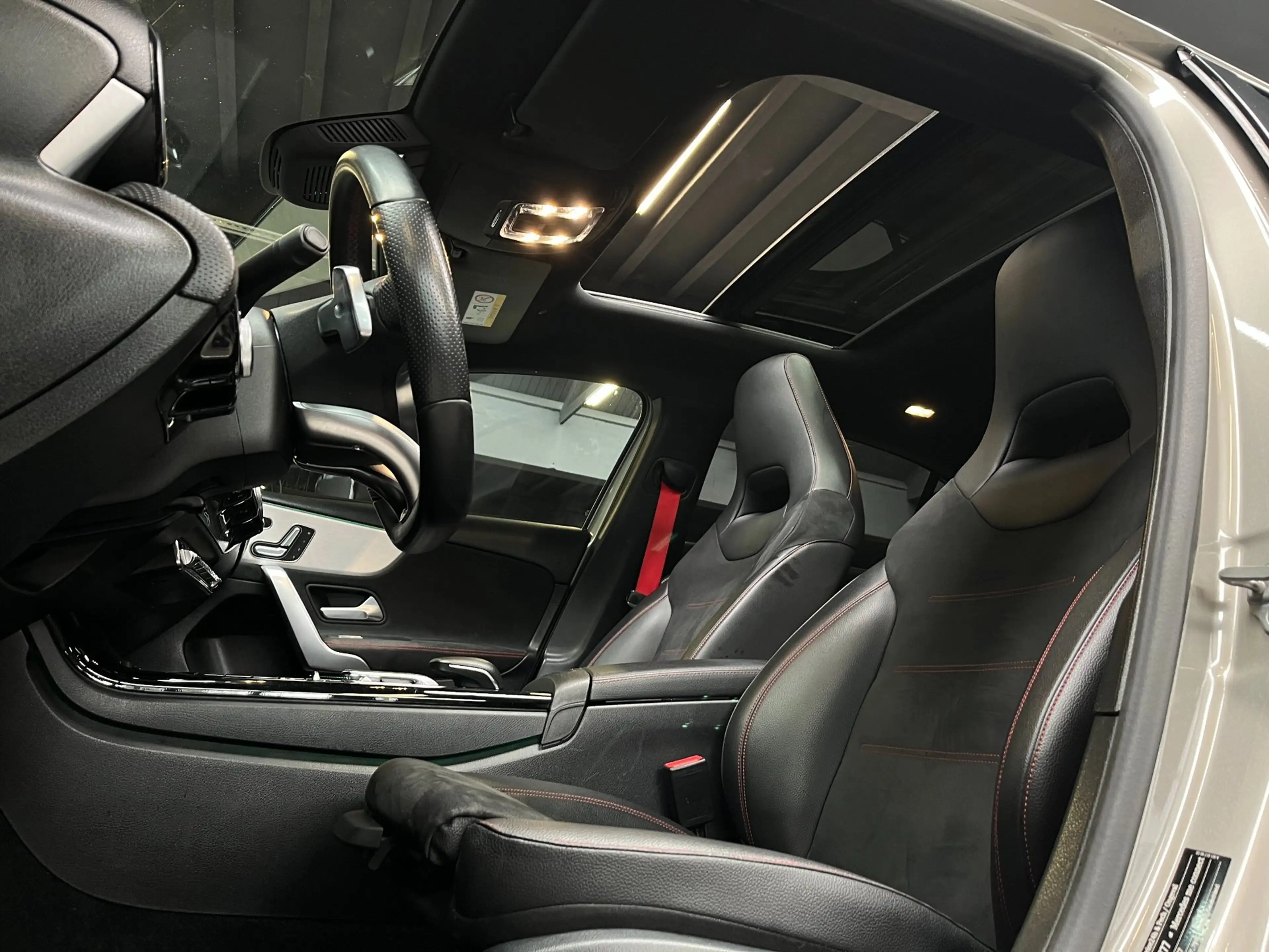 Mercedes-Benz A 220 Launch Edition Premium Plus Burmester/Pano/Carplay — photo 10