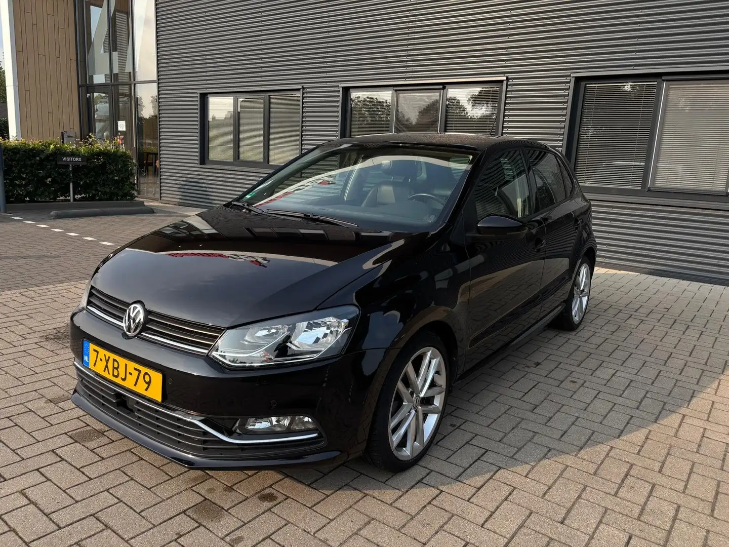 Volkswagen Polo 1.2 TSI Highline Zwart - 1
