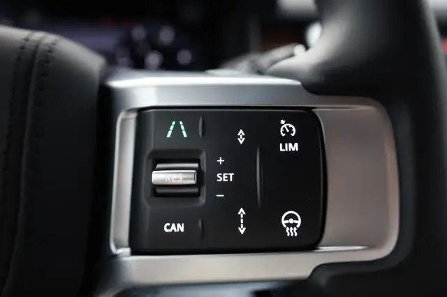 Land Rover Discovery D250 R-Dynamic HSE AWD Ansicht 11