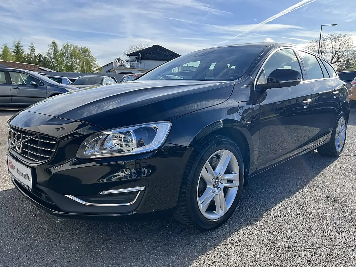 Volvo V60 PHEV D6 Twin Engine Summum Geartronic Schwarz - 2