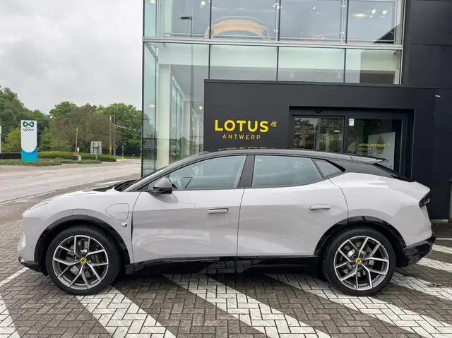 Lotus Eletre 22"/Kaimu grey/Magnetite interior/Glas roof