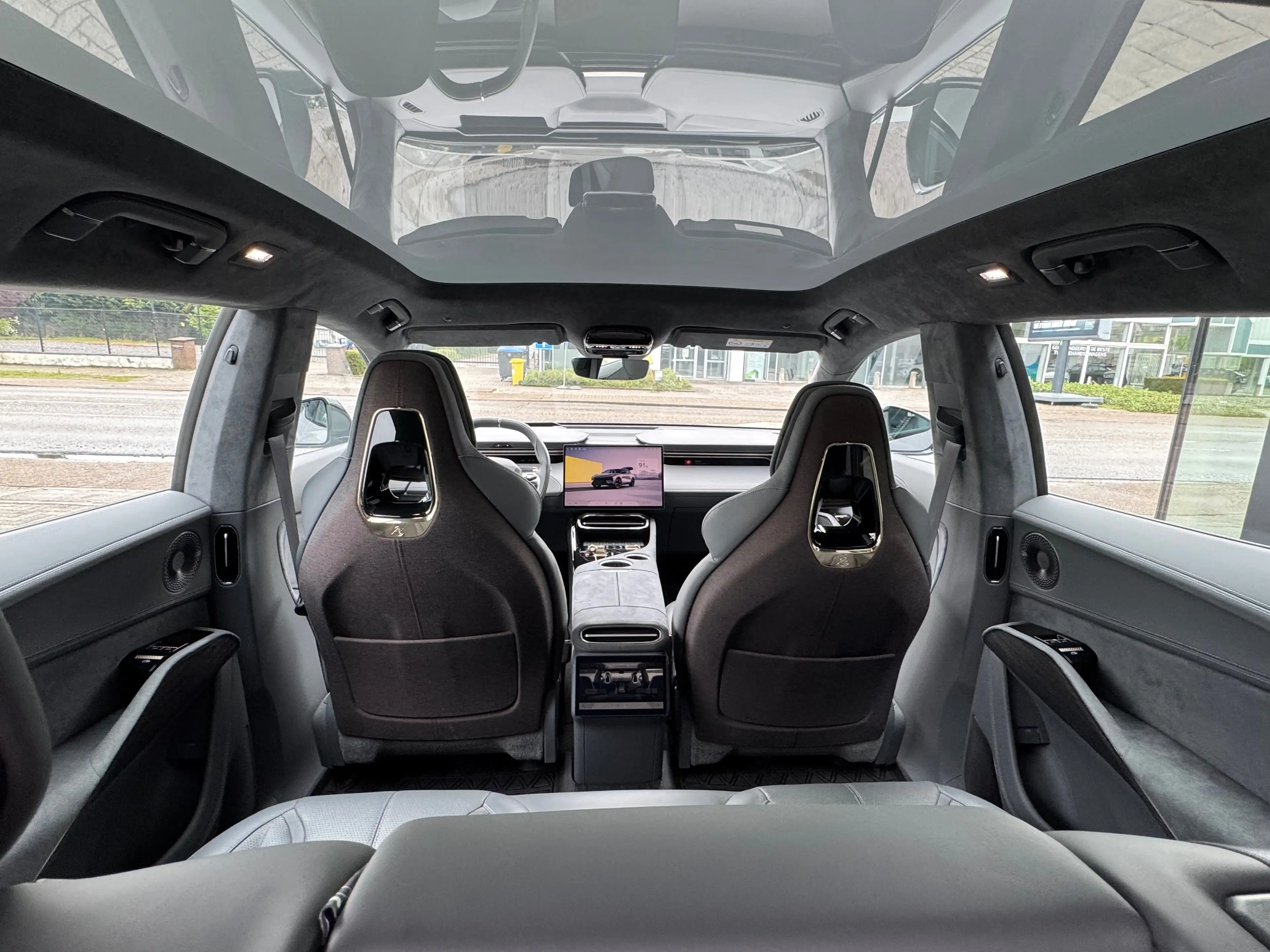 Lotus Eletre 22"/Kaimu grey/Magnetite interior/Glas roof — photo 12