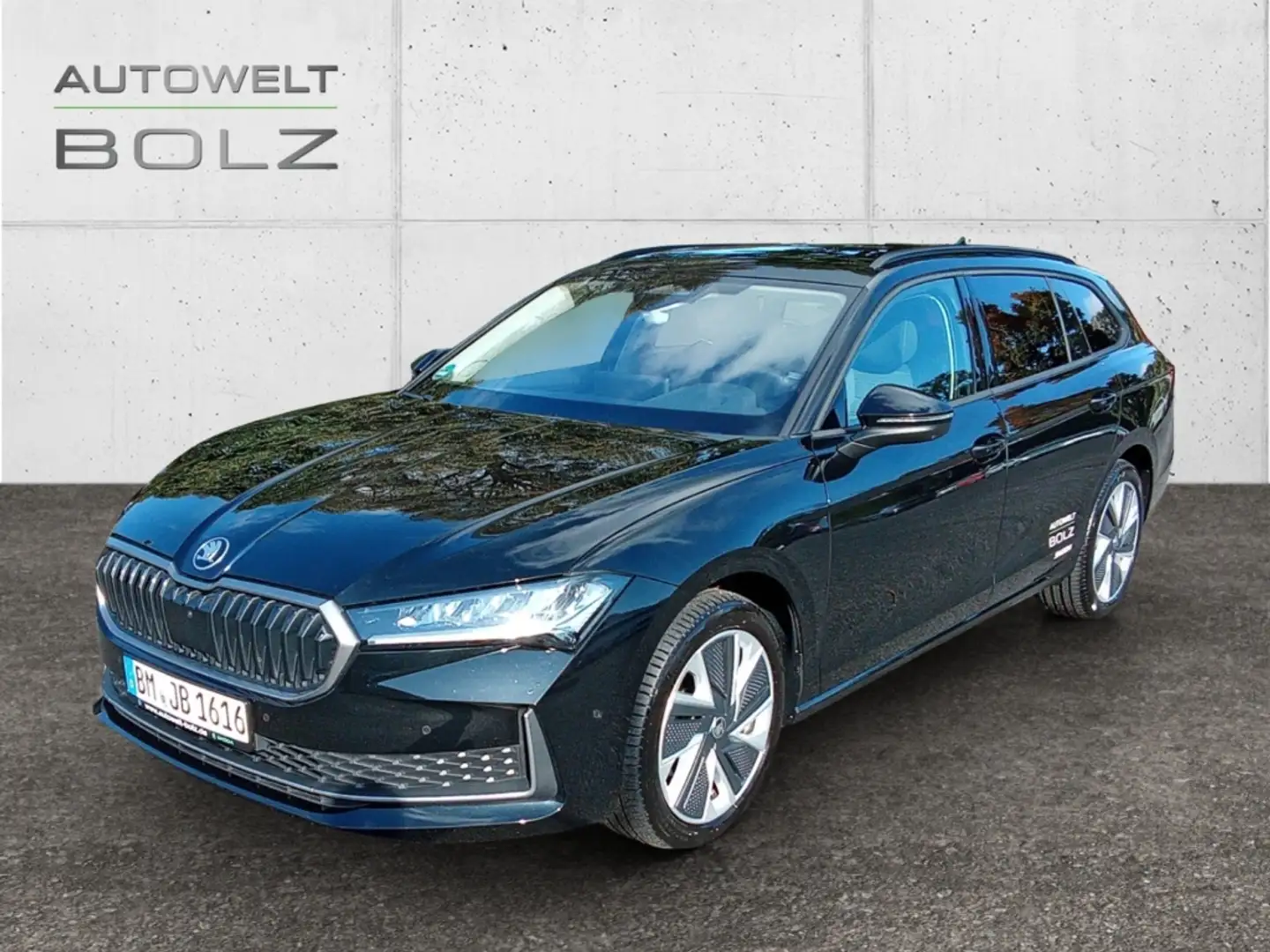 Skoda Superb Combi Selection 2.0 TDI Navi Kamera AHK Massagesit Schwarz - 1