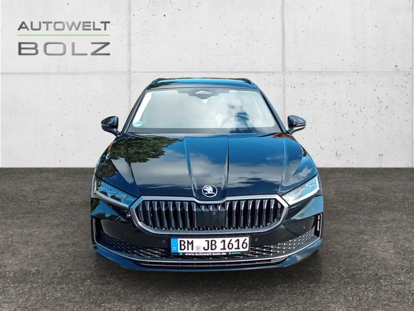 Skoda Superb Combi Selection 2.0 TDI Navi Kamera AHK Massagesit Schwarz - 2