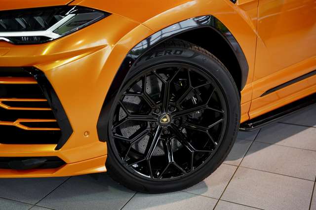 Lamborghini Urus *22 Zoll *Pano *TV *Garantie *B&O *LUFT