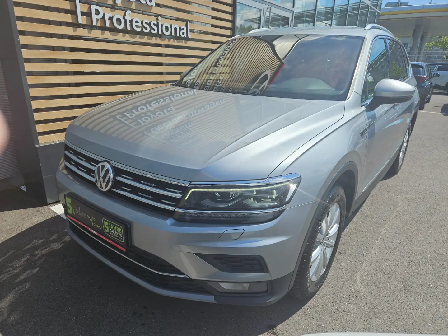 Volkswagen Tiguan 1.5 TSI Allspace Highline DSG Plateado - 2