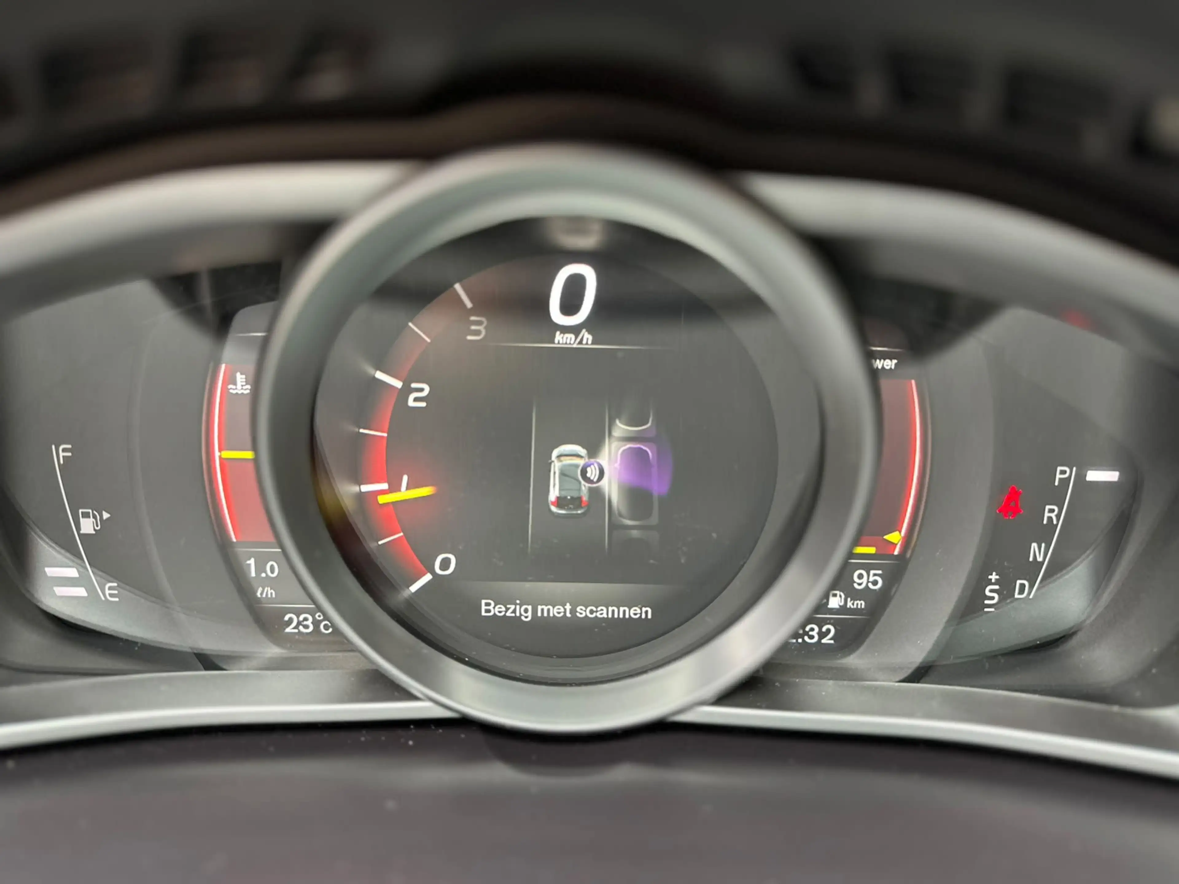 Volvo V40 1.5 T3 Polar+ Sport R-Design LED Pano — photo 6