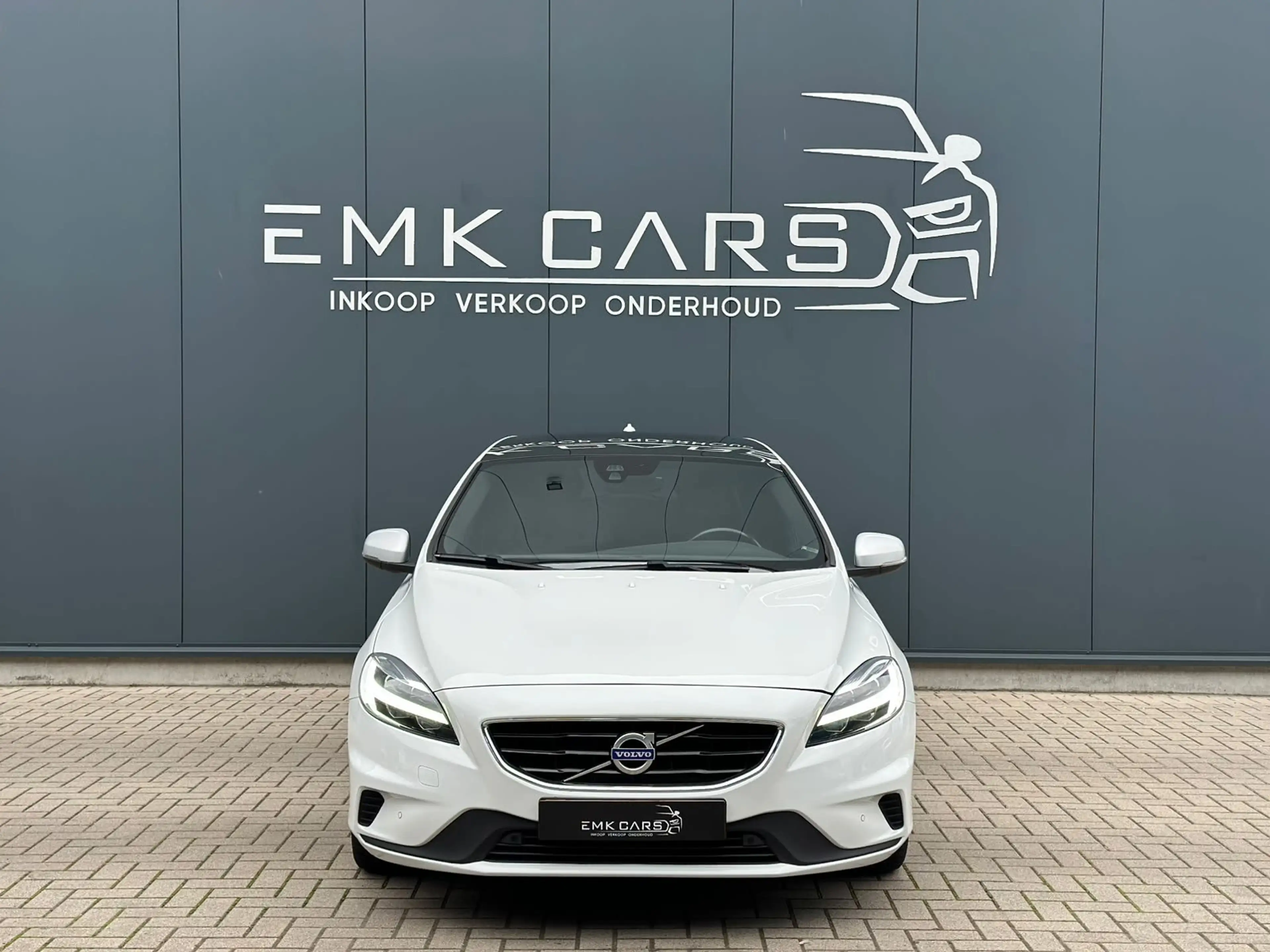 Volvo V40 1.5 T3 Polar+ Sport R-Design LED Pano — photo 26