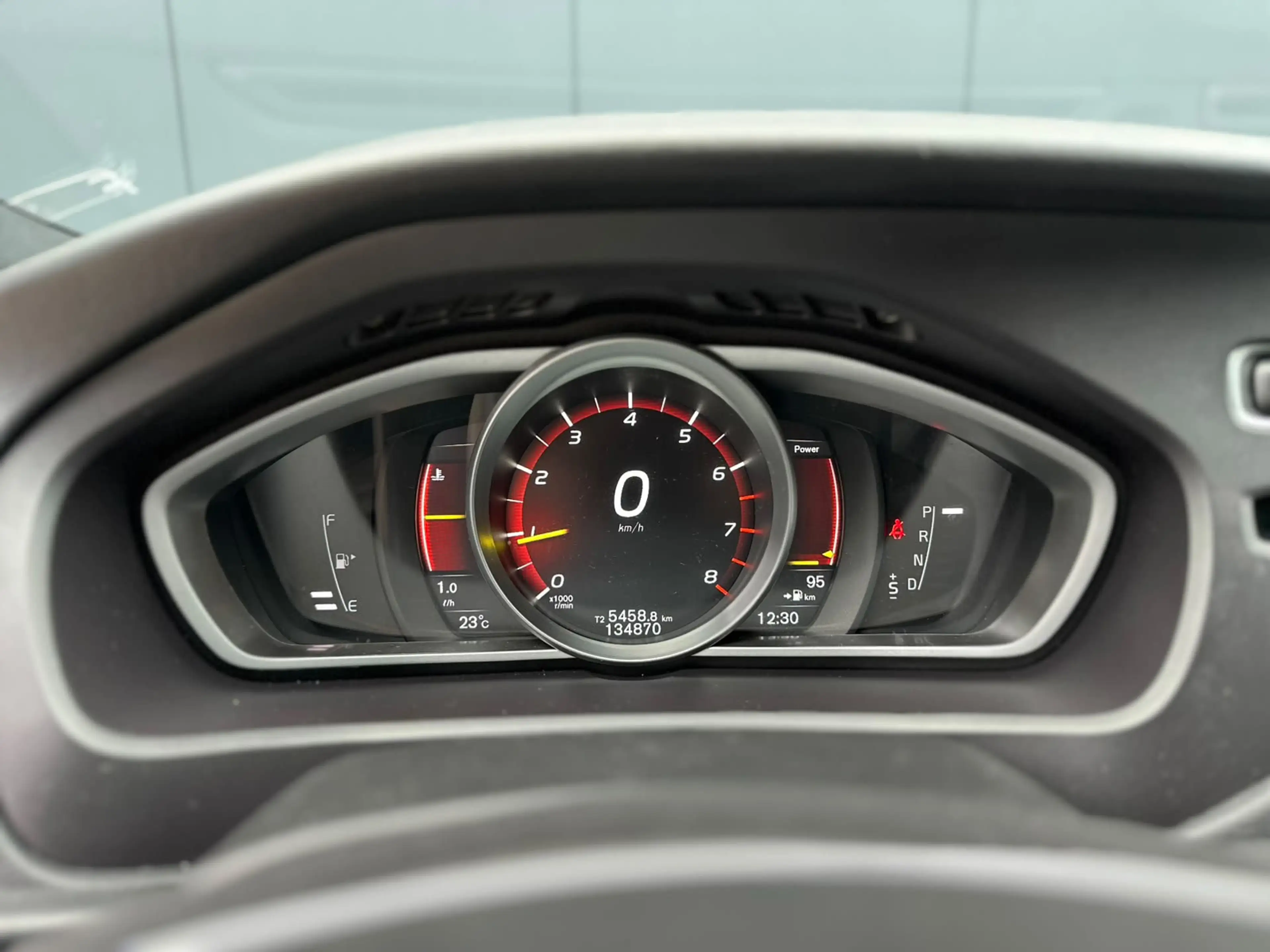 Volvo V40 1.5 T3 Polar+ Sport R-Design LED Pano — photo 5