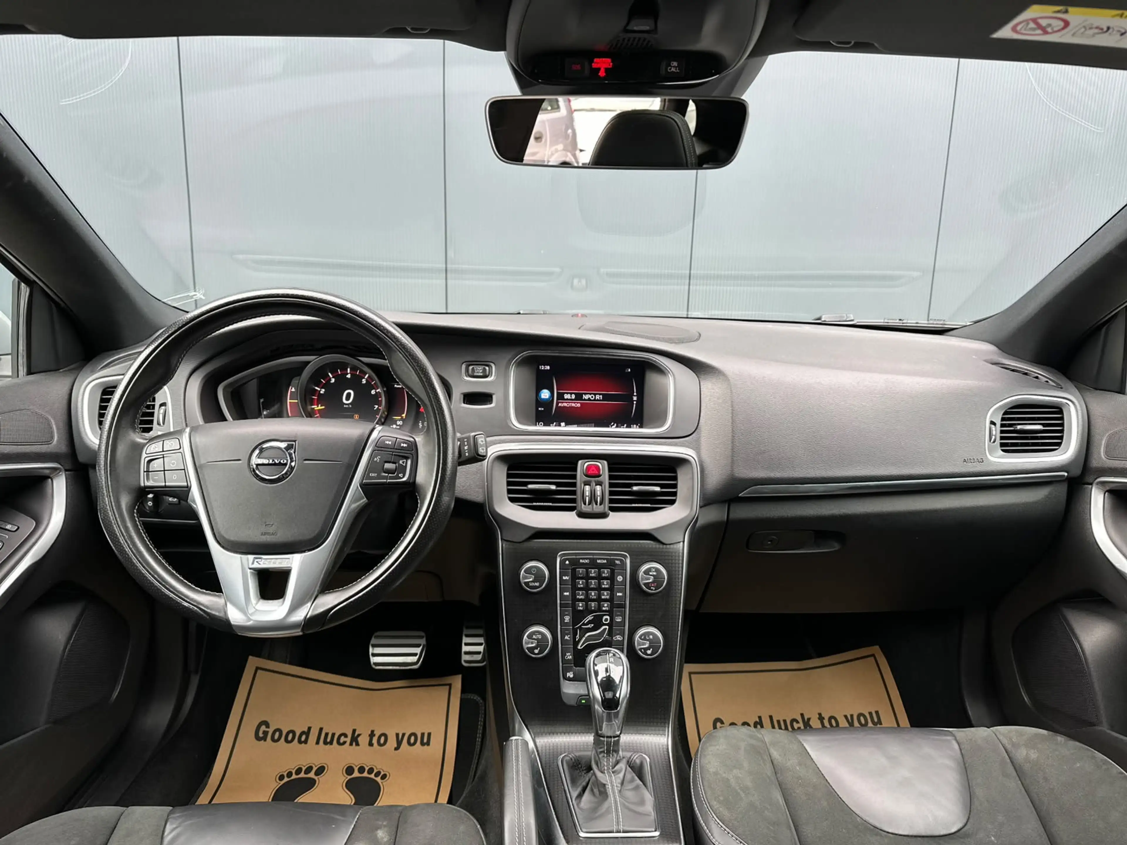 Volvo V40 1.5 T3 Polar+ Sport R-Design LED Pano — photo 3