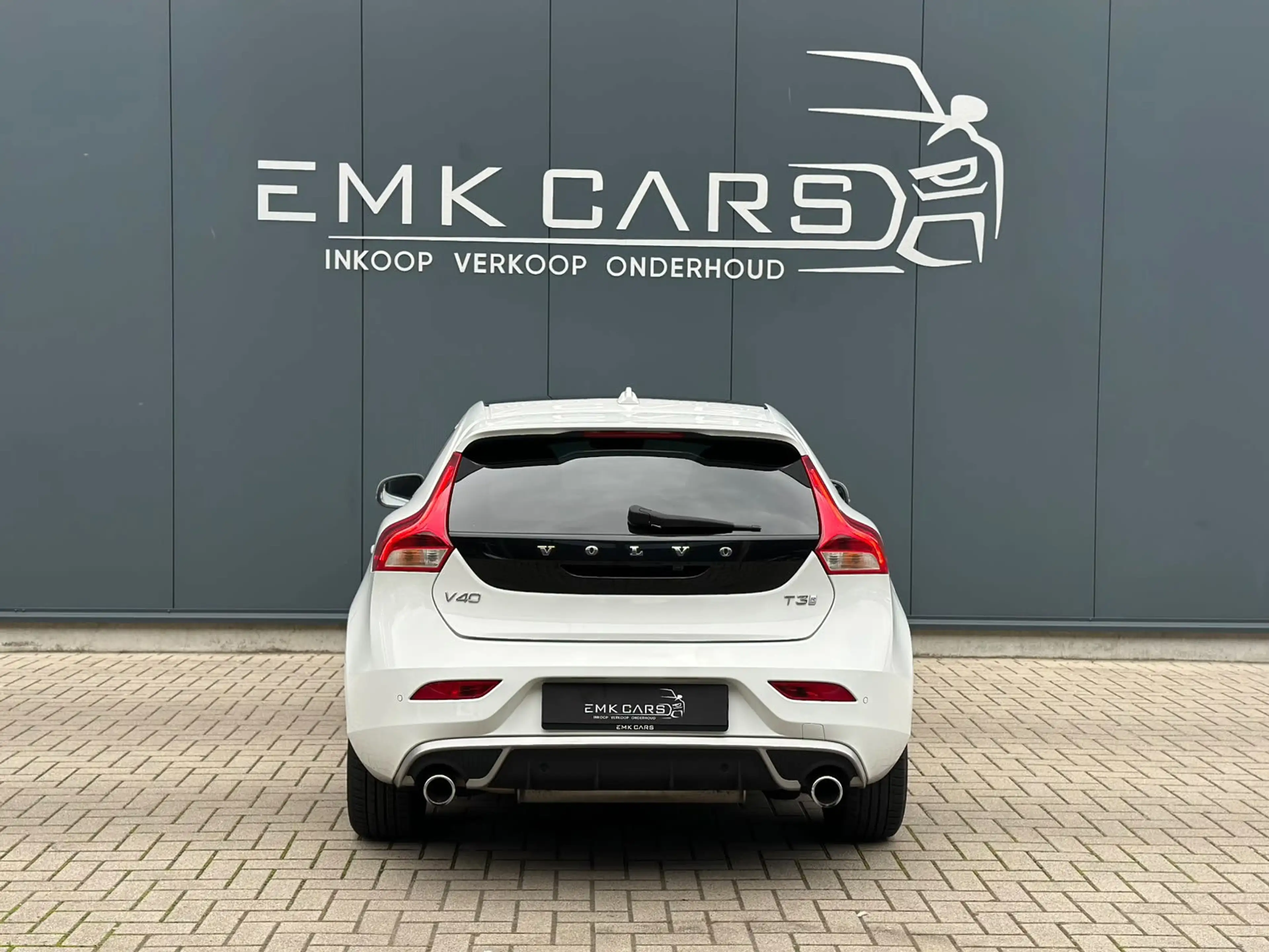 Volvo V40 1.5 T3 Polar+ Sport R-Design LED Pano — photo 27