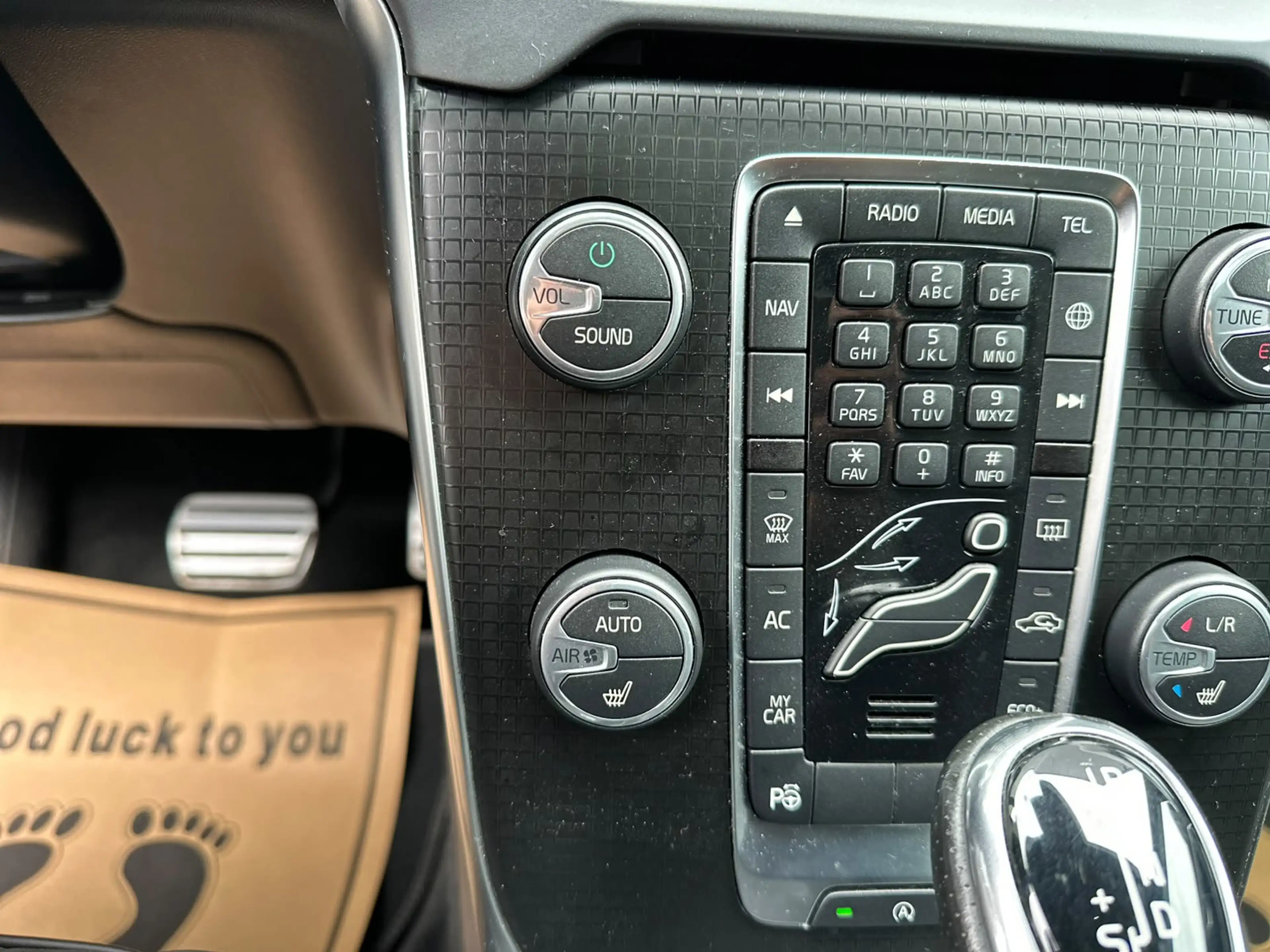 Volvo V40 1.5 T3 Polar+ Sport R-Design LED Pano — photo 12