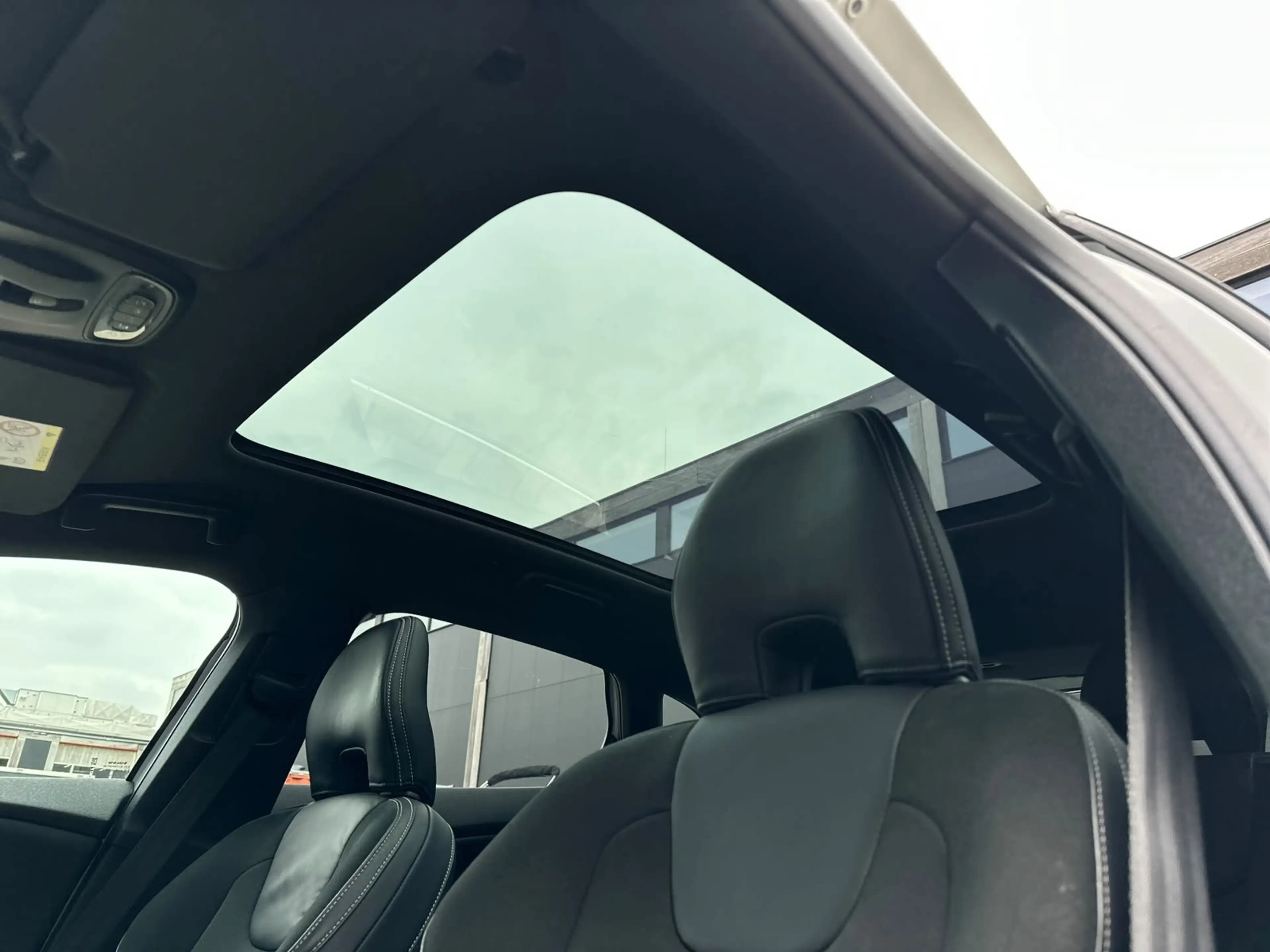 Volvo V40 1.5 T3 Polar+ Sport R-Design LED Pano — photo 20