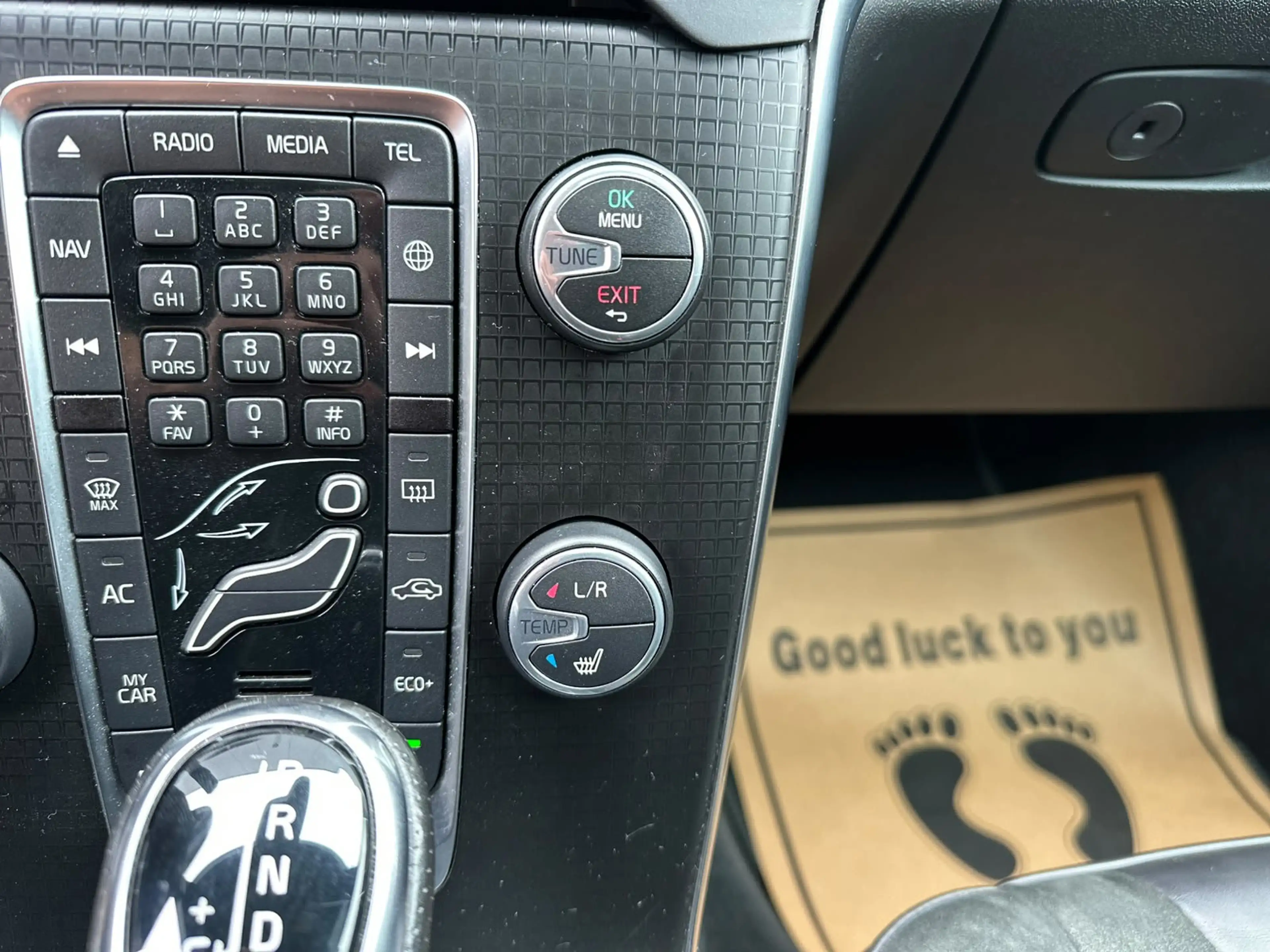 Volvo V40 1.5 T3 Polar+ Sport R-Design LED Pano — photo 10