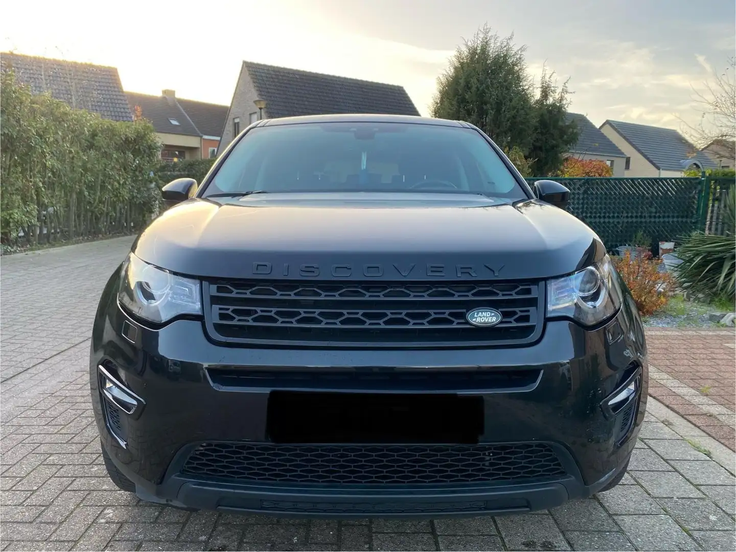 Land Rover Discovery Sport Discovery Sport 2.0 TD4 HSE Luxury Zwart - 1