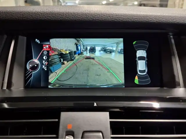 BMW X4 view 11