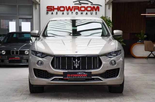 Maserati Levante view 5