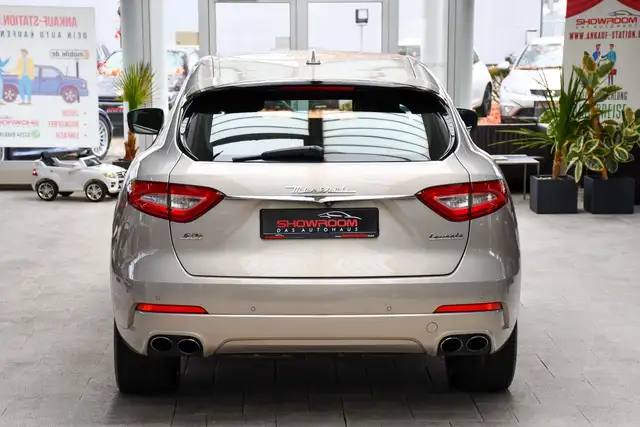 Maserati Levante view 6