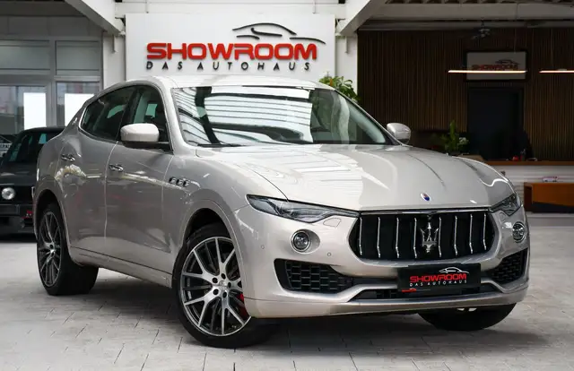 Maserati Levante view 3