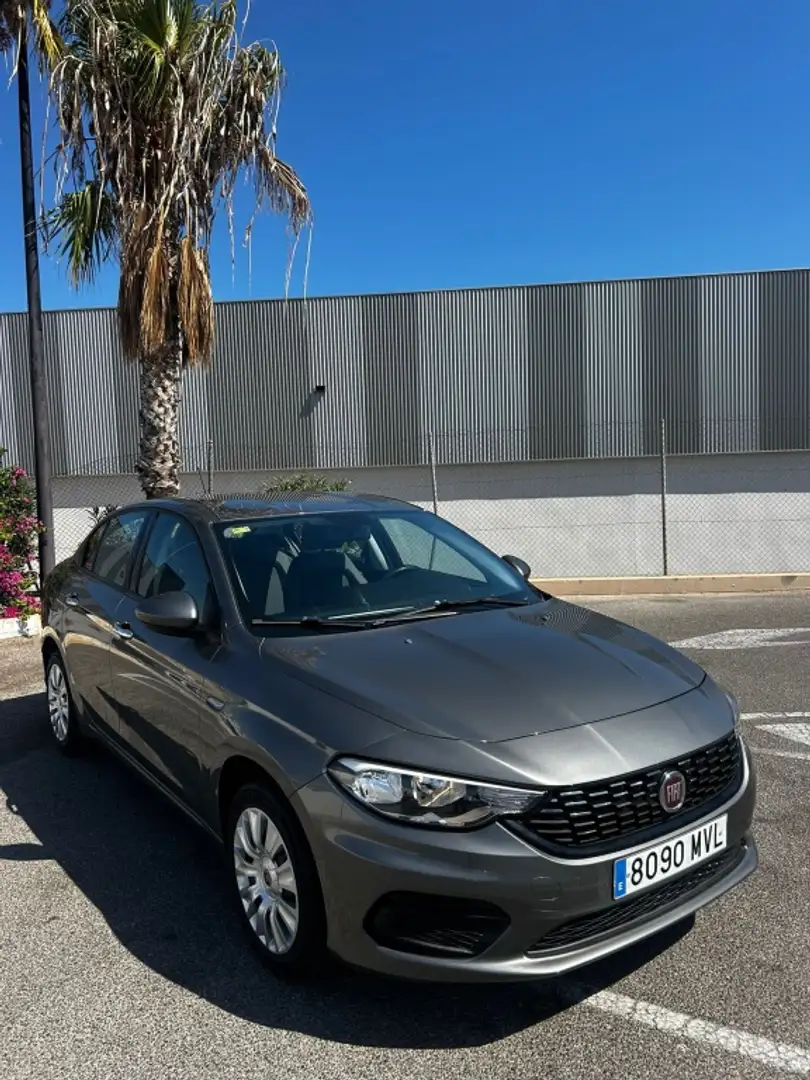 Fiat Tipo Berlina Automático de 5 Puertas Gris - 1