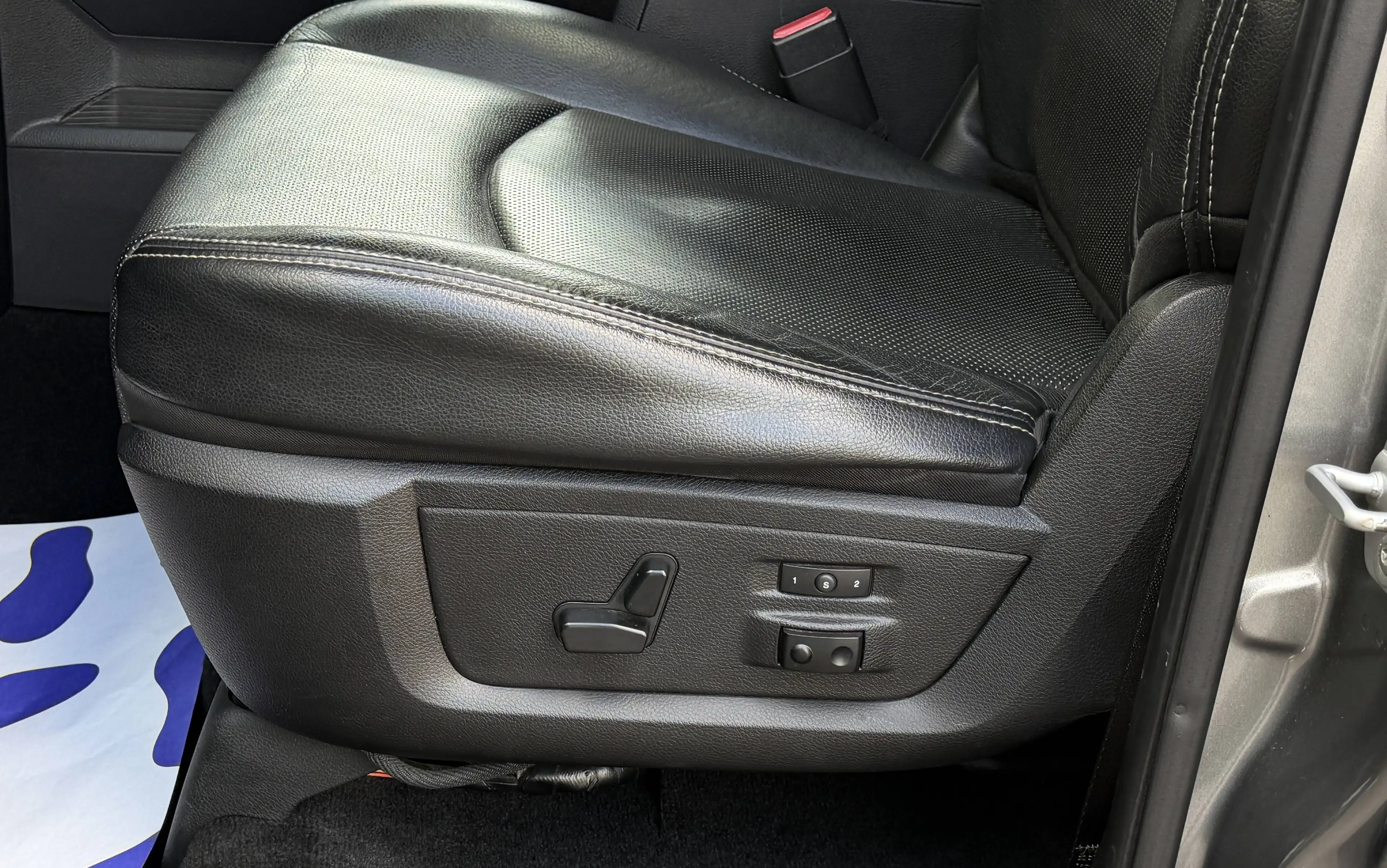 Dodge RAM 1500/5.7 HEMI/LARAMIE/FULL OPTION/LPG/UTILITAIRE/GARANTIE 12 MOIS// — photo 15